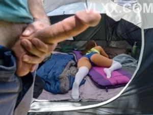 đi cắm trại chung, nam thanh niên địt bà xã ông hàng xóm