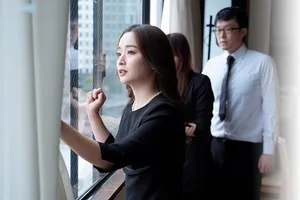 Chồng yêu mất 3 năm, má kế trẻ tìm đến con ông chồng giải tỏa thiếu thốn