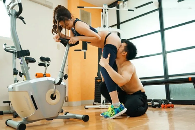 Xin người chồng đi tập gym, vợ yêu "đi ngoài" với anh pt